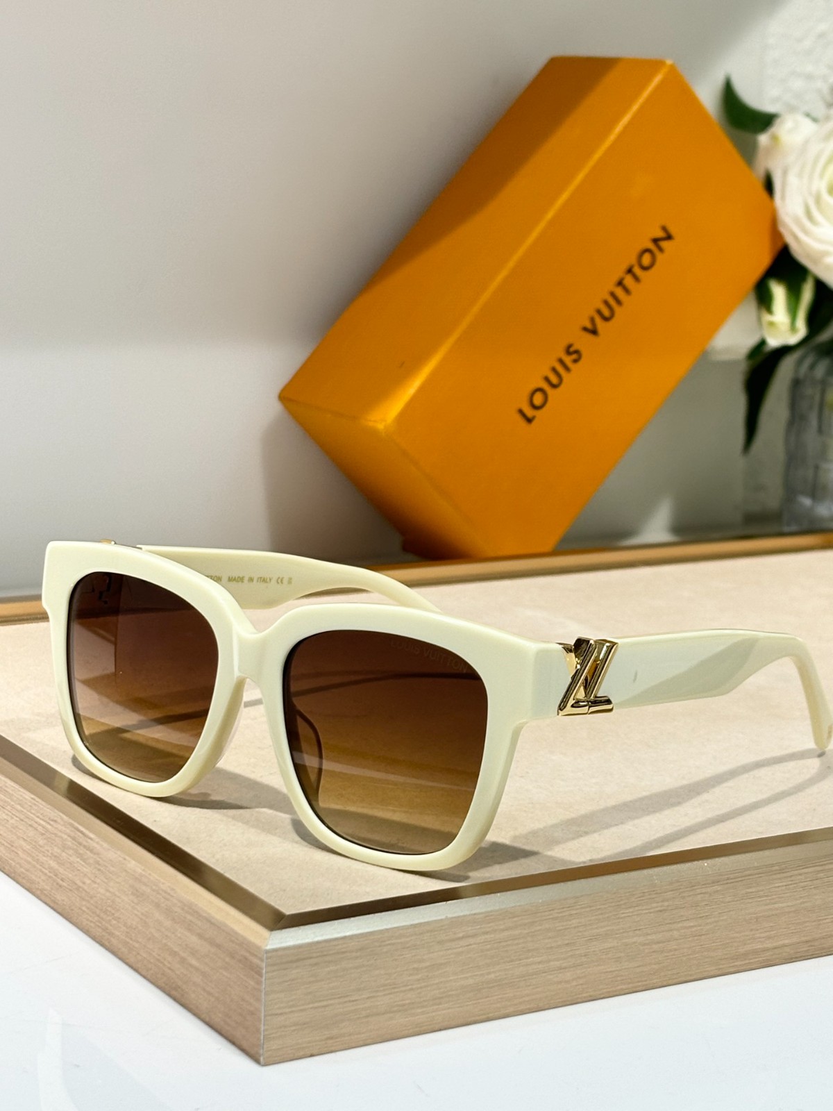 LV 02 glasses