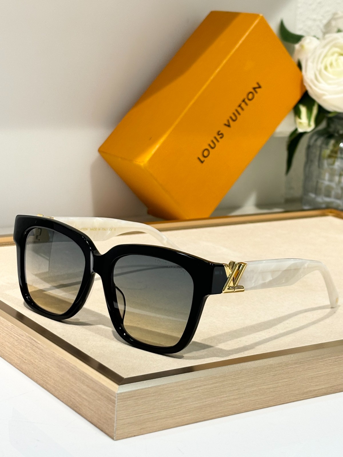 LV 02 glasses