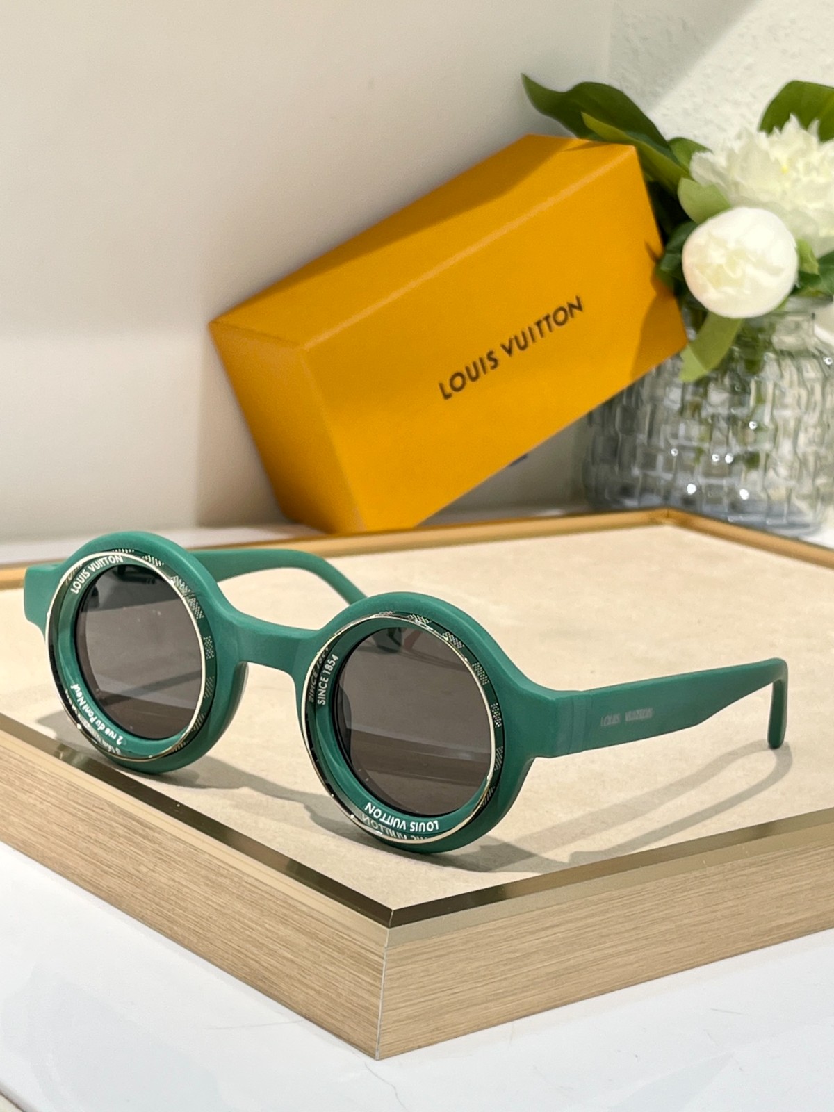 LV 02 glasses