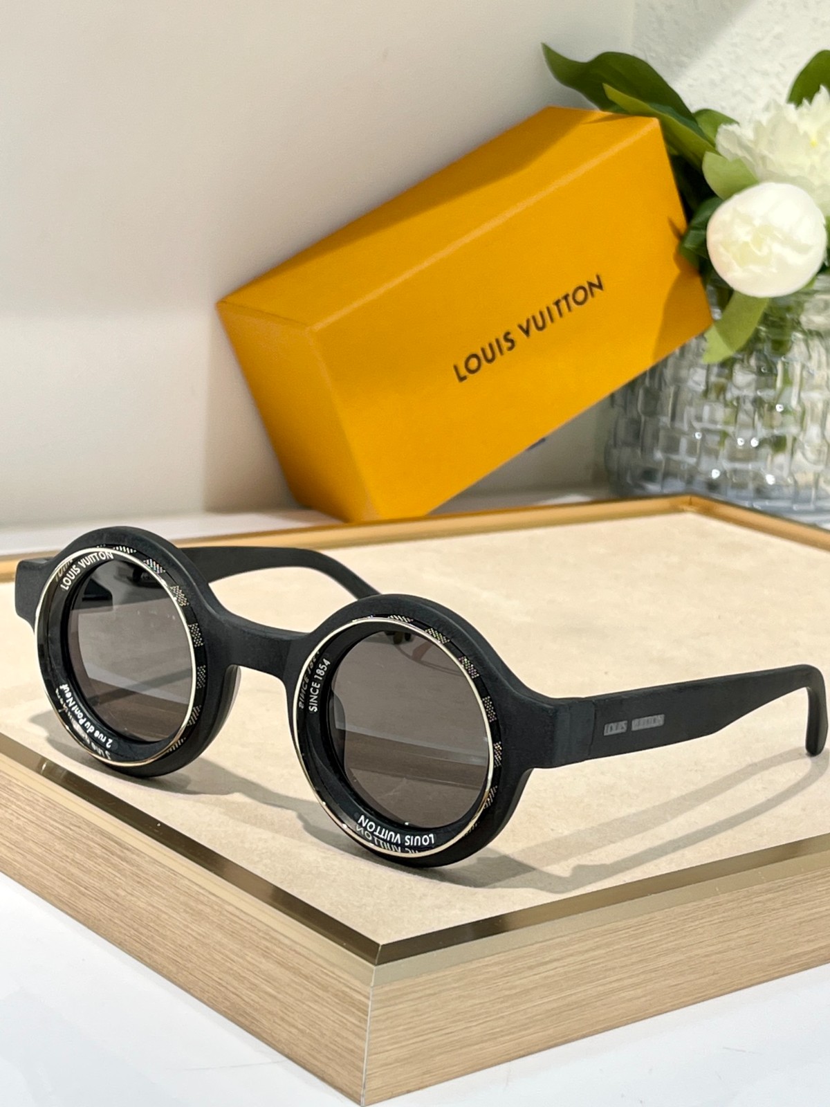 LV 02 glasses