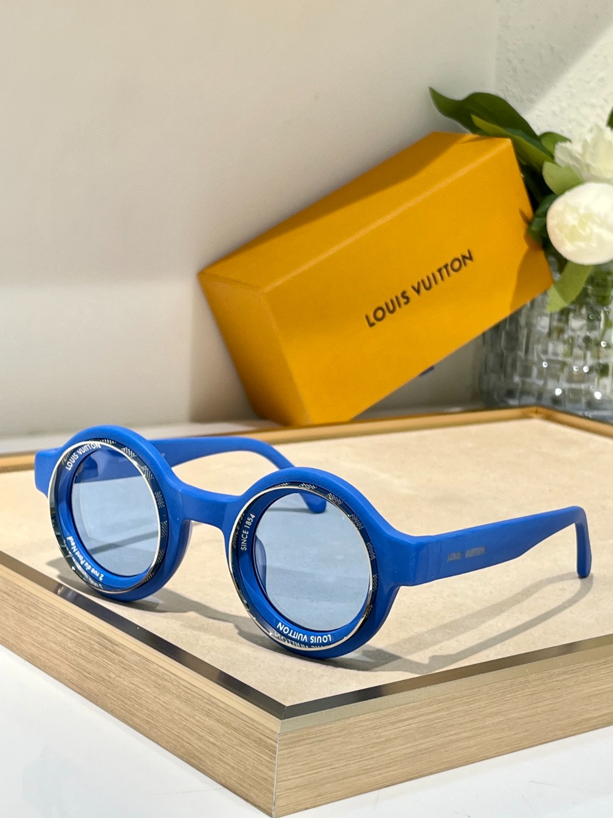 LV 02 glasses