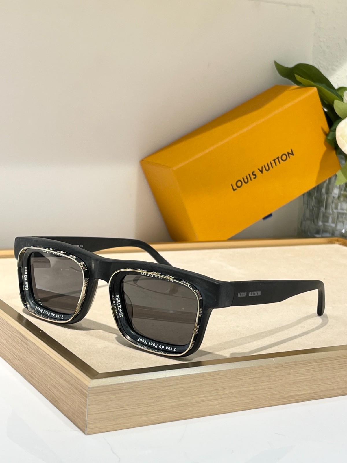 LV 02 glasses