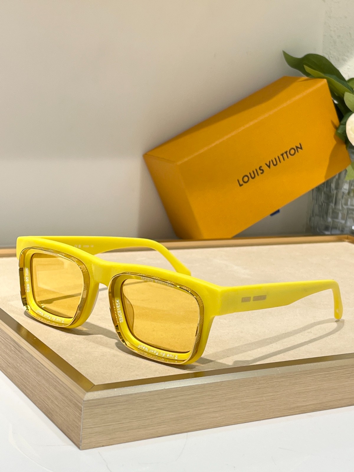 LV 02 glasses