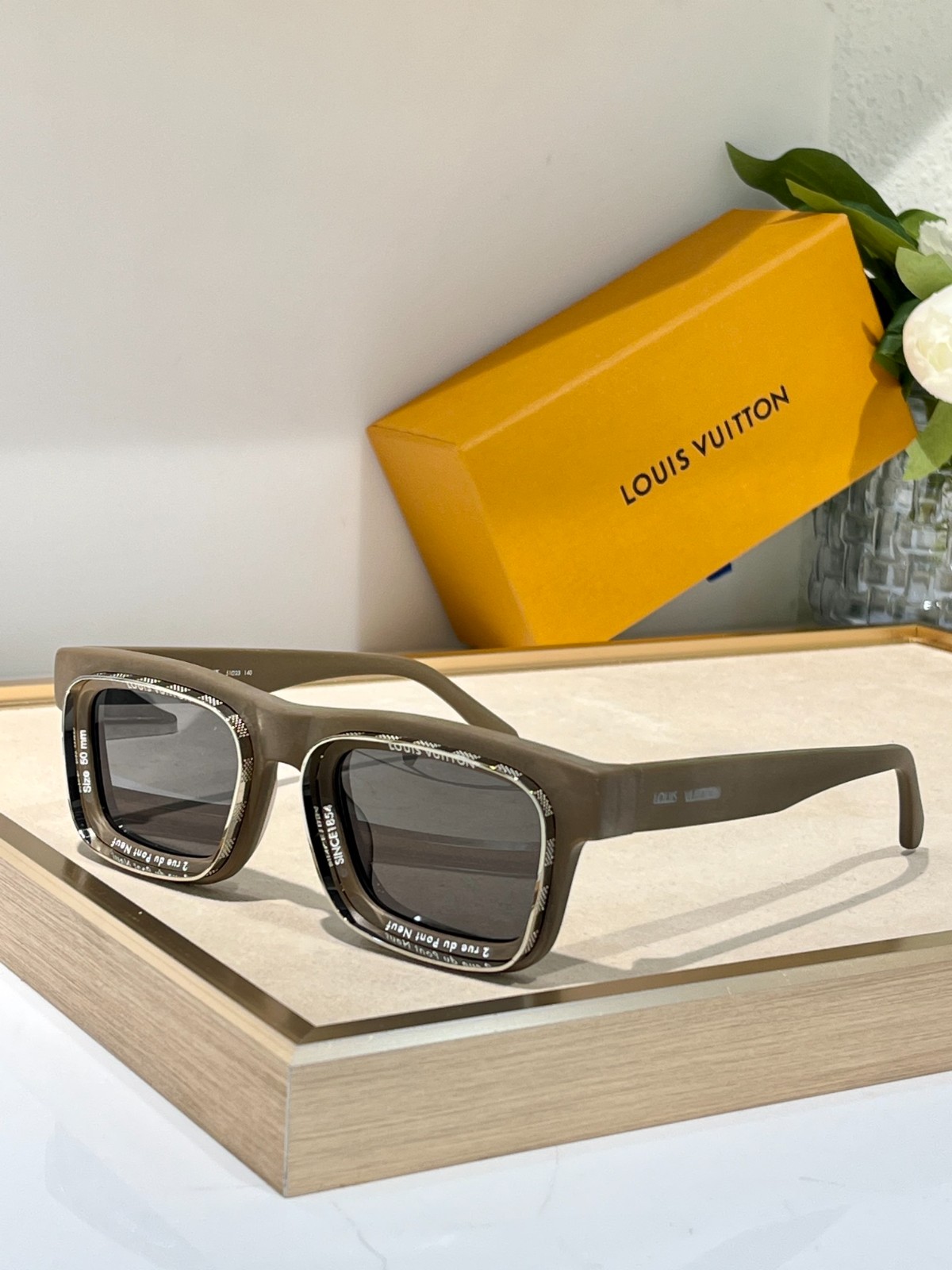 LV 02 glasses