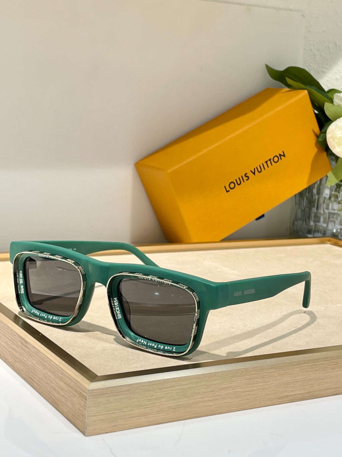 LV 02 glasses