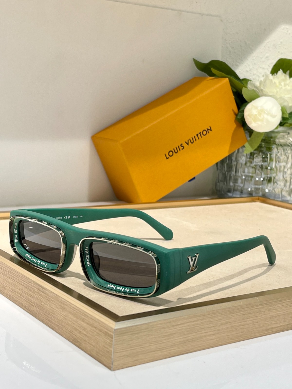 LV 02 glasses