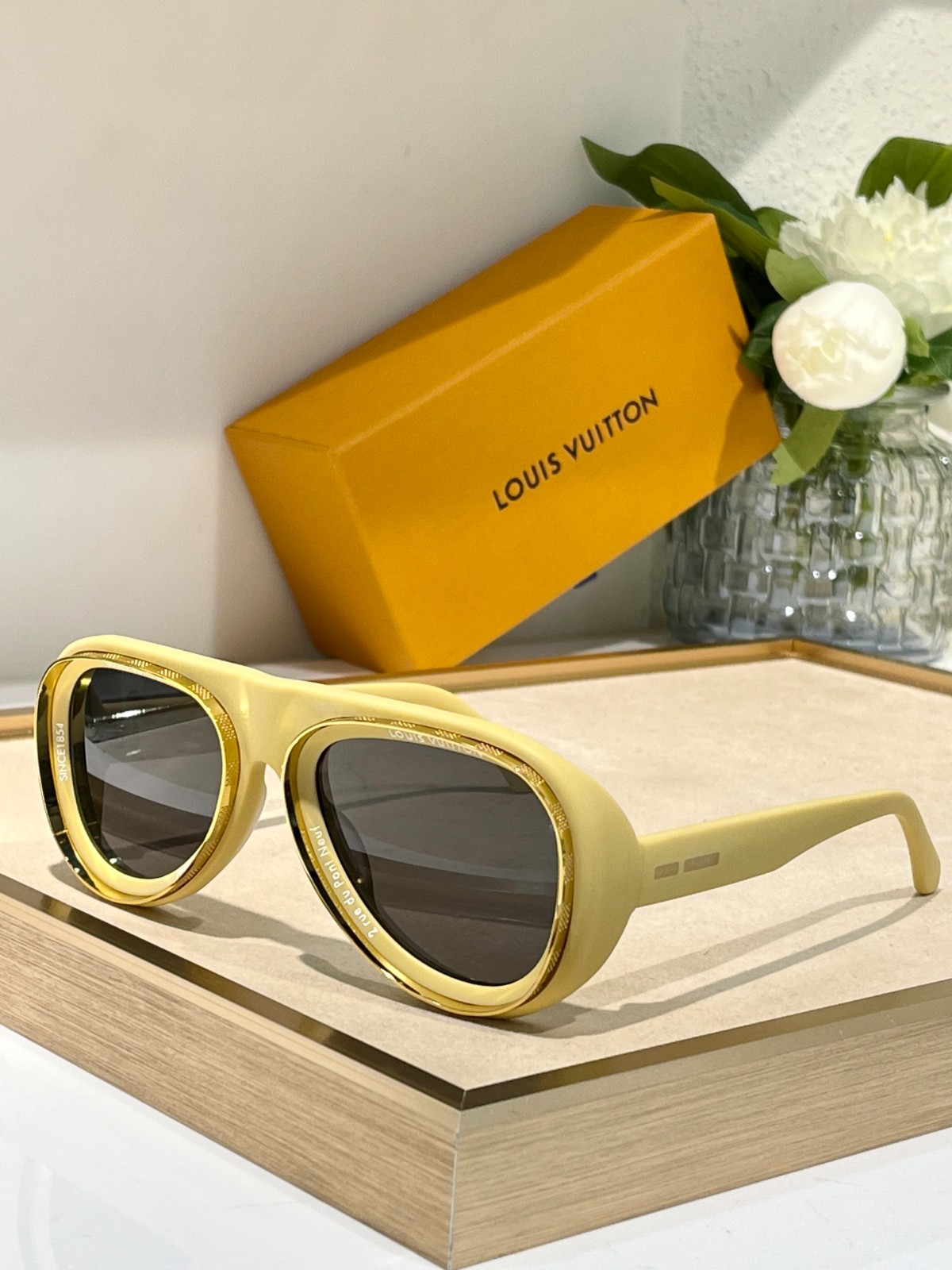 LV 02 glasses