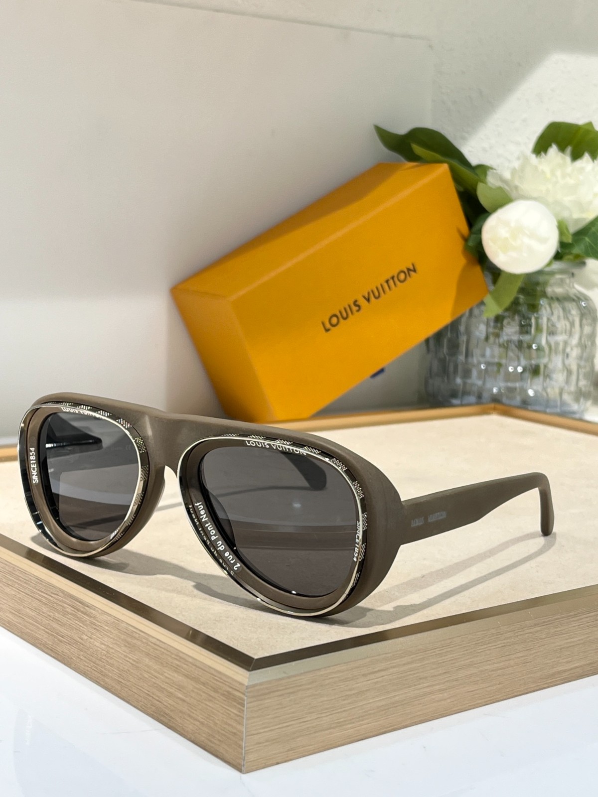 LV 02 glasses