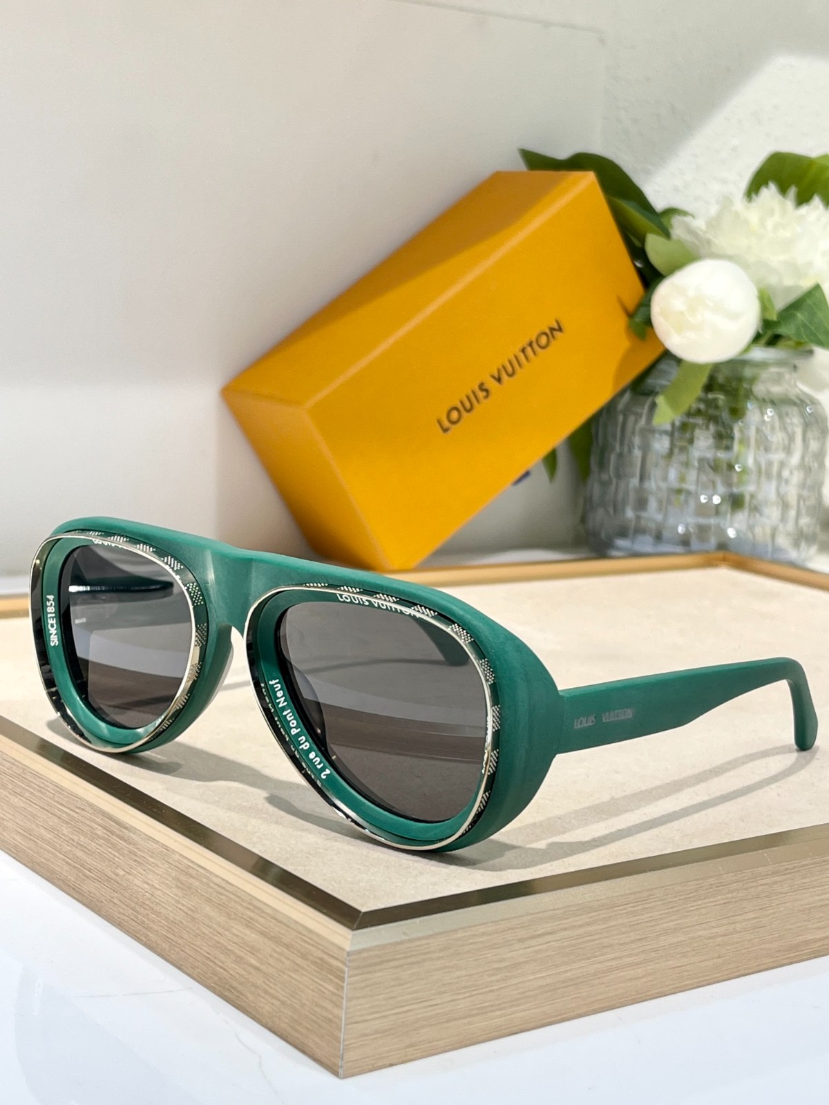 LV 02 glasses