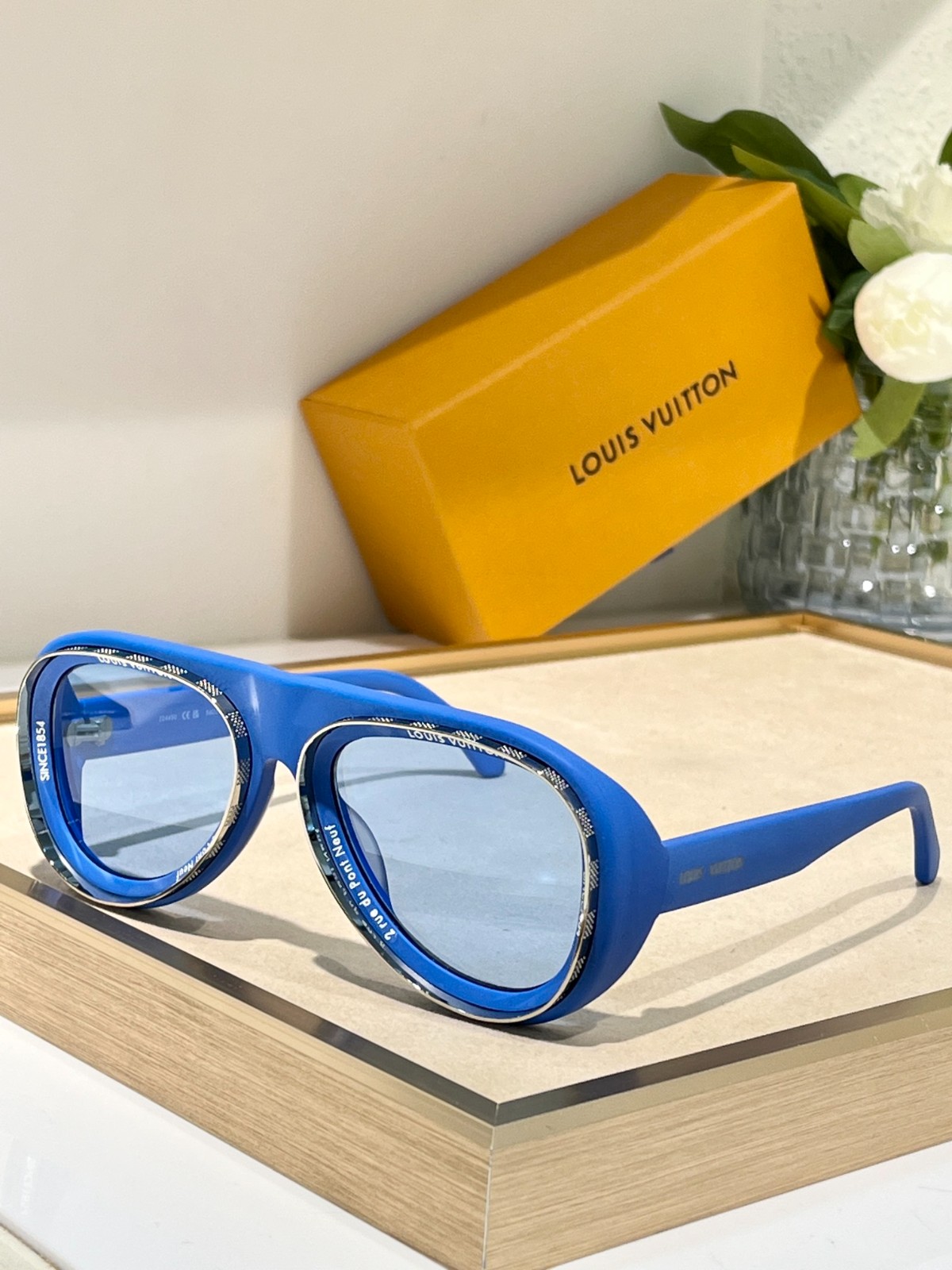LV 02 glasses