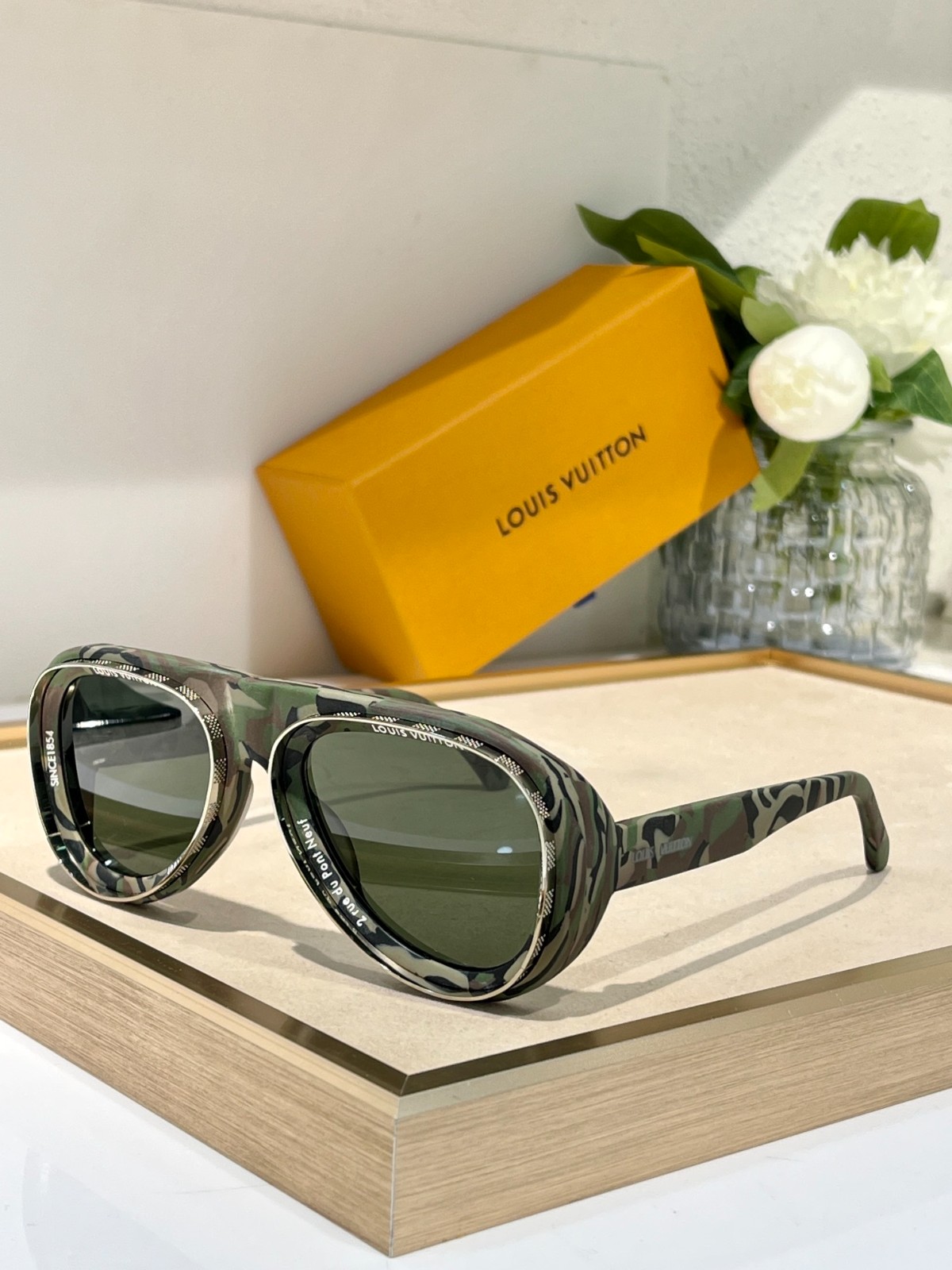 LV 02 glasses