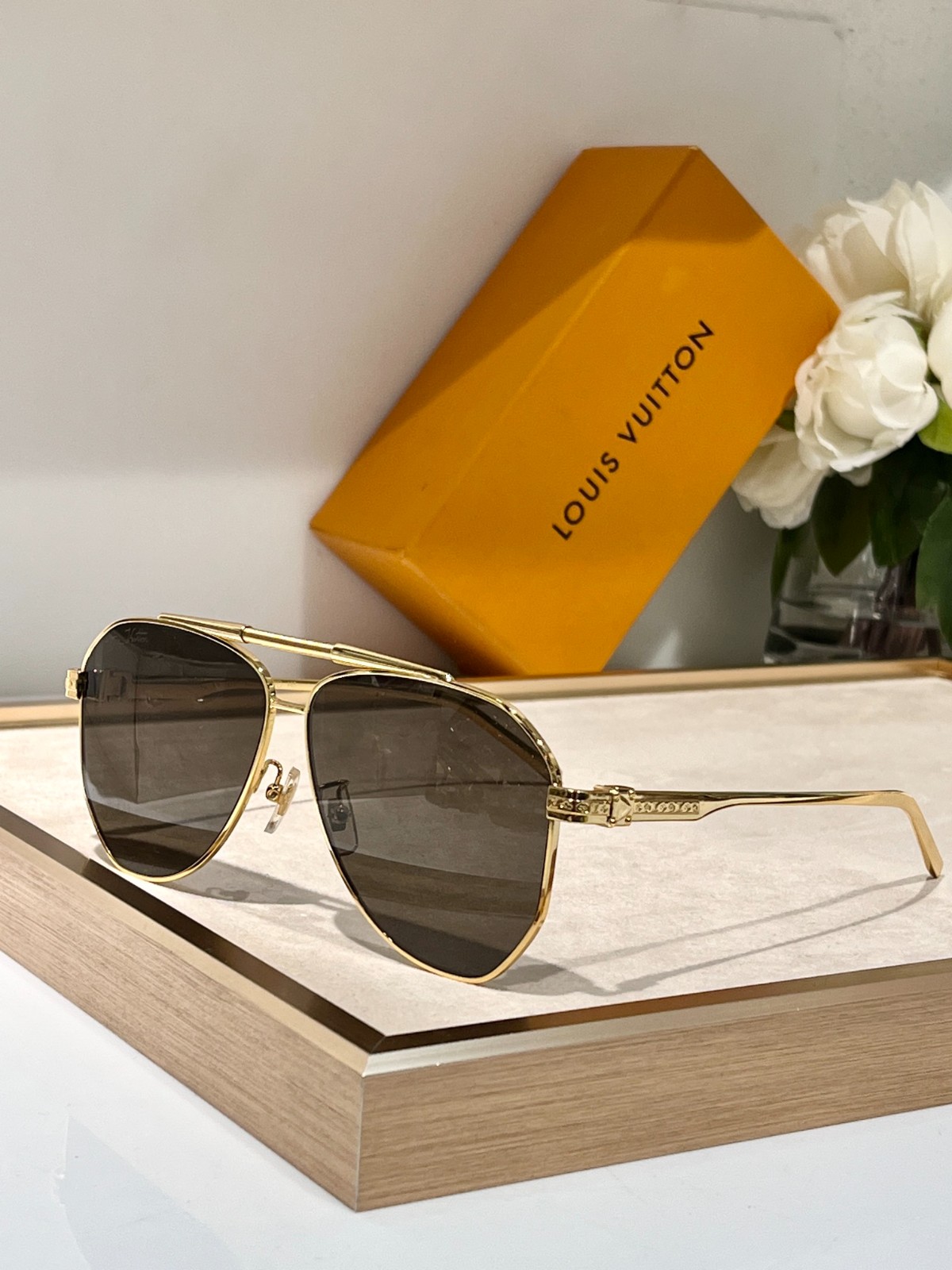 LV 02 glasses