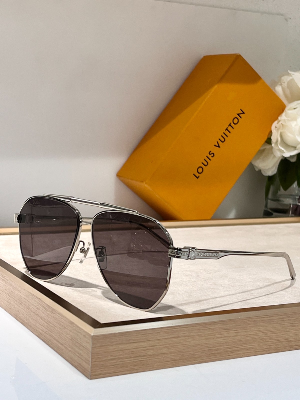 LV 02 glasses