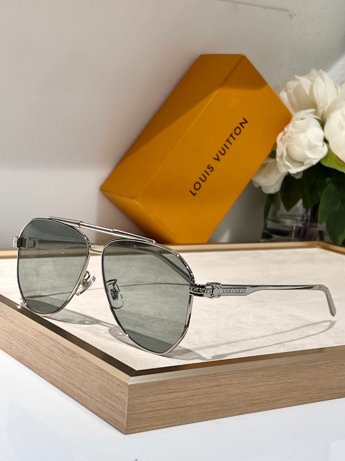 LV 02 glasses