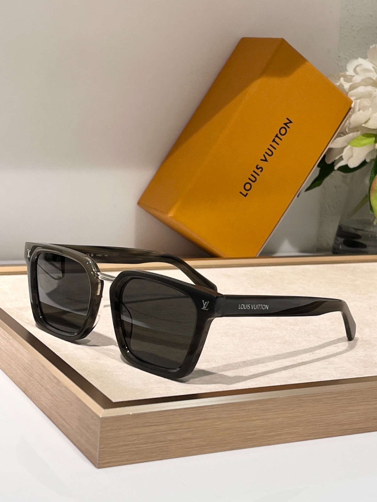 LV 02 glasses