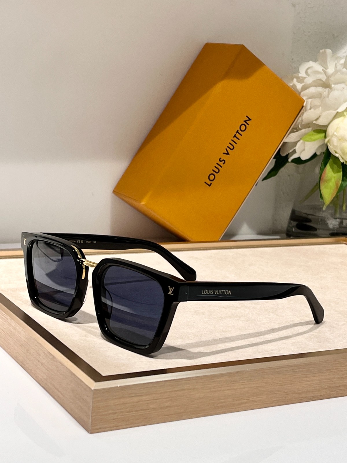 LV 02 glasses