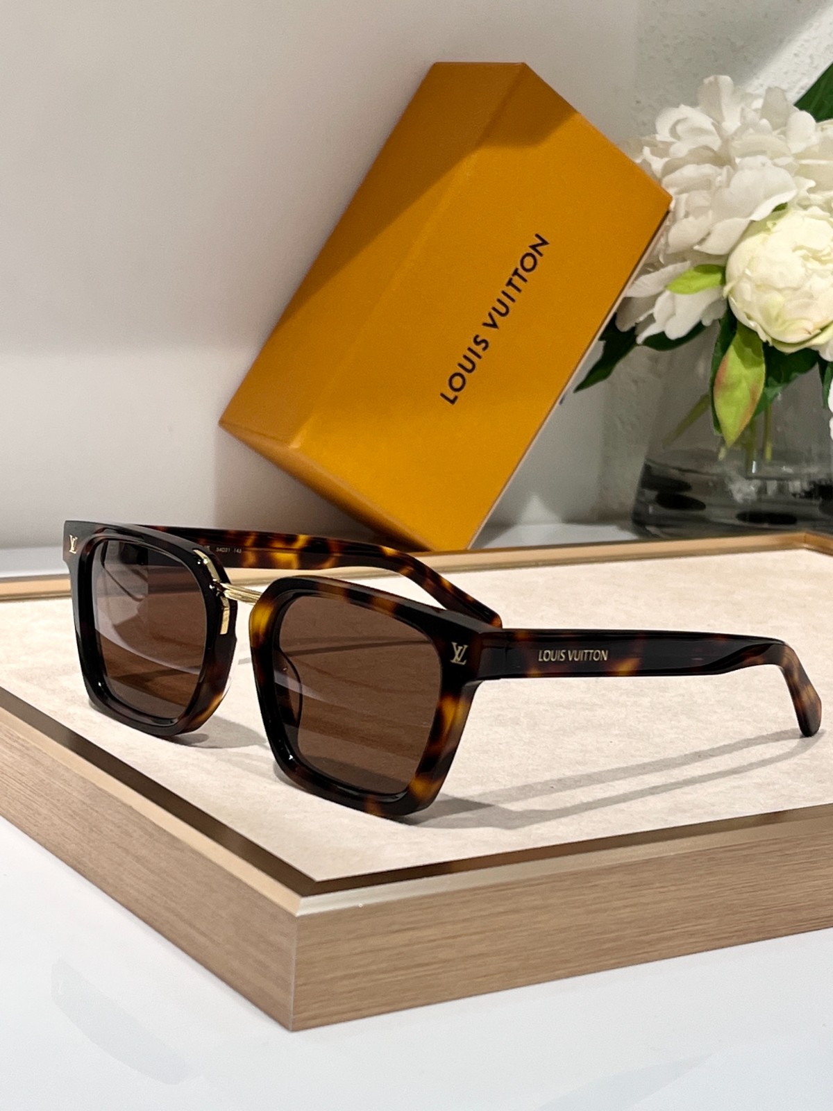 LV 02 glasses