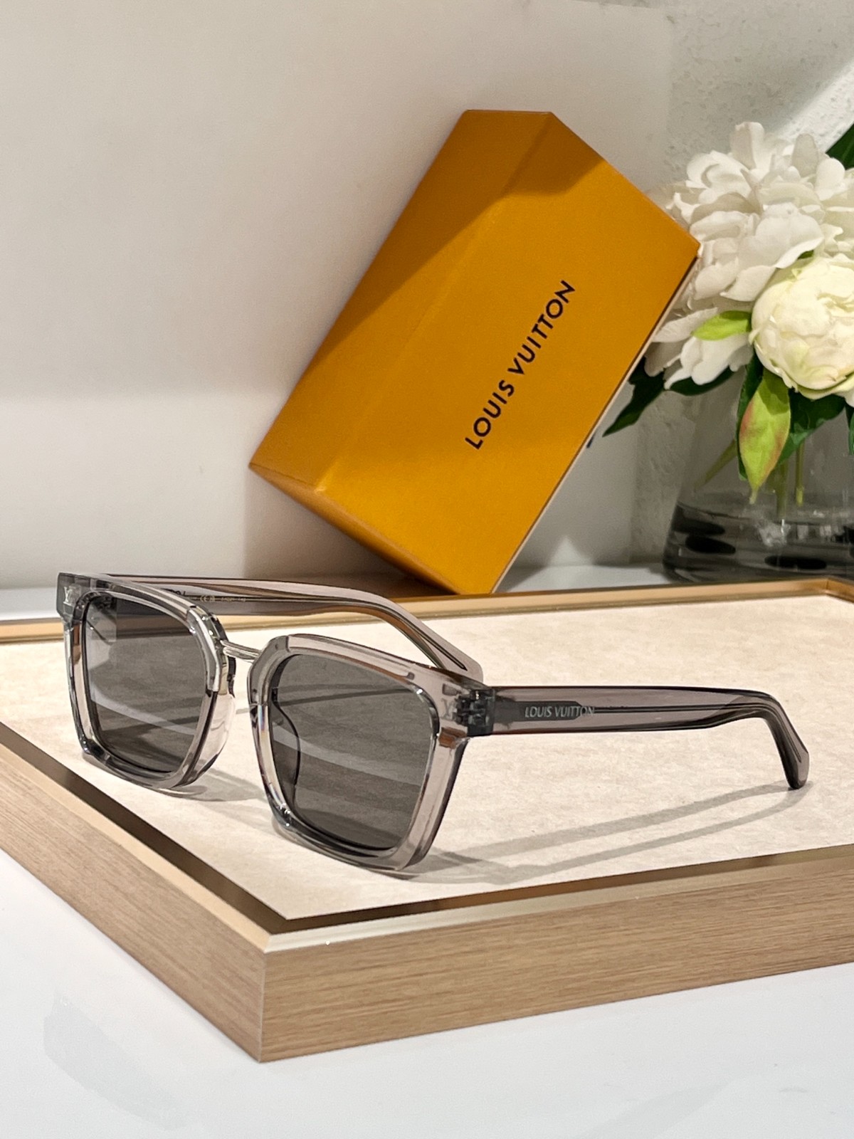 LV 02 glasses