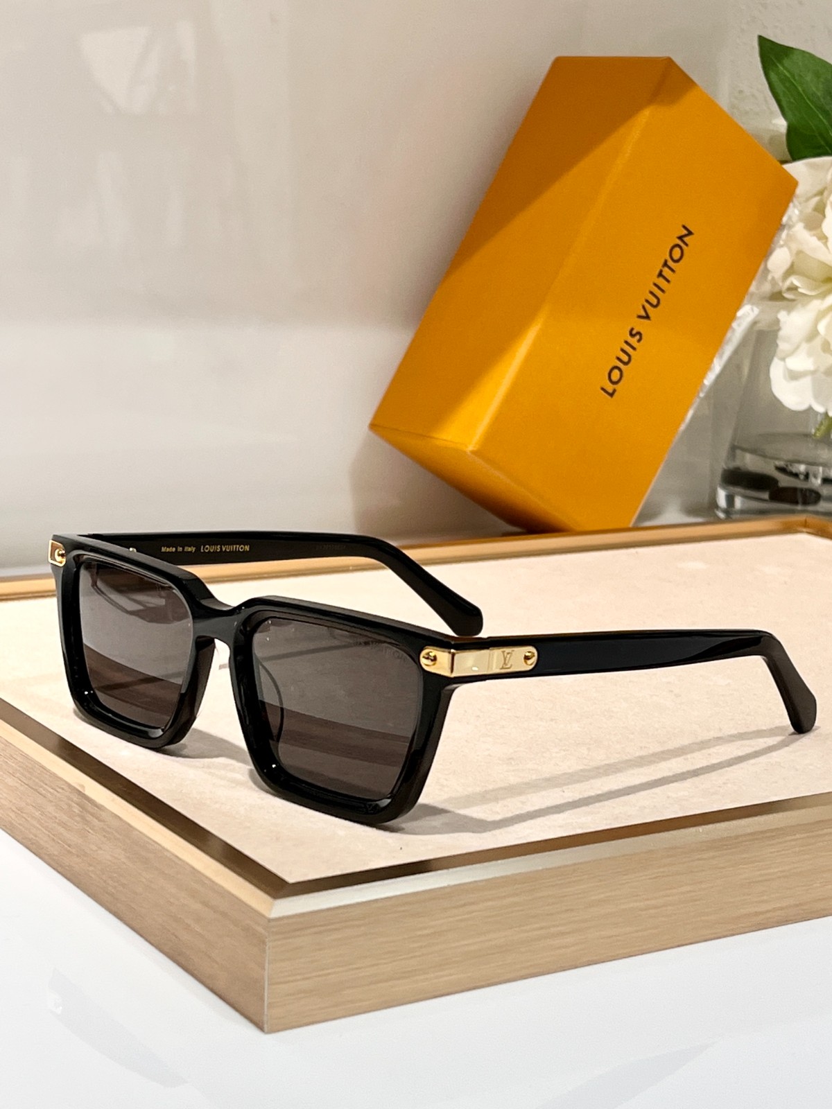 LV 02 glasses