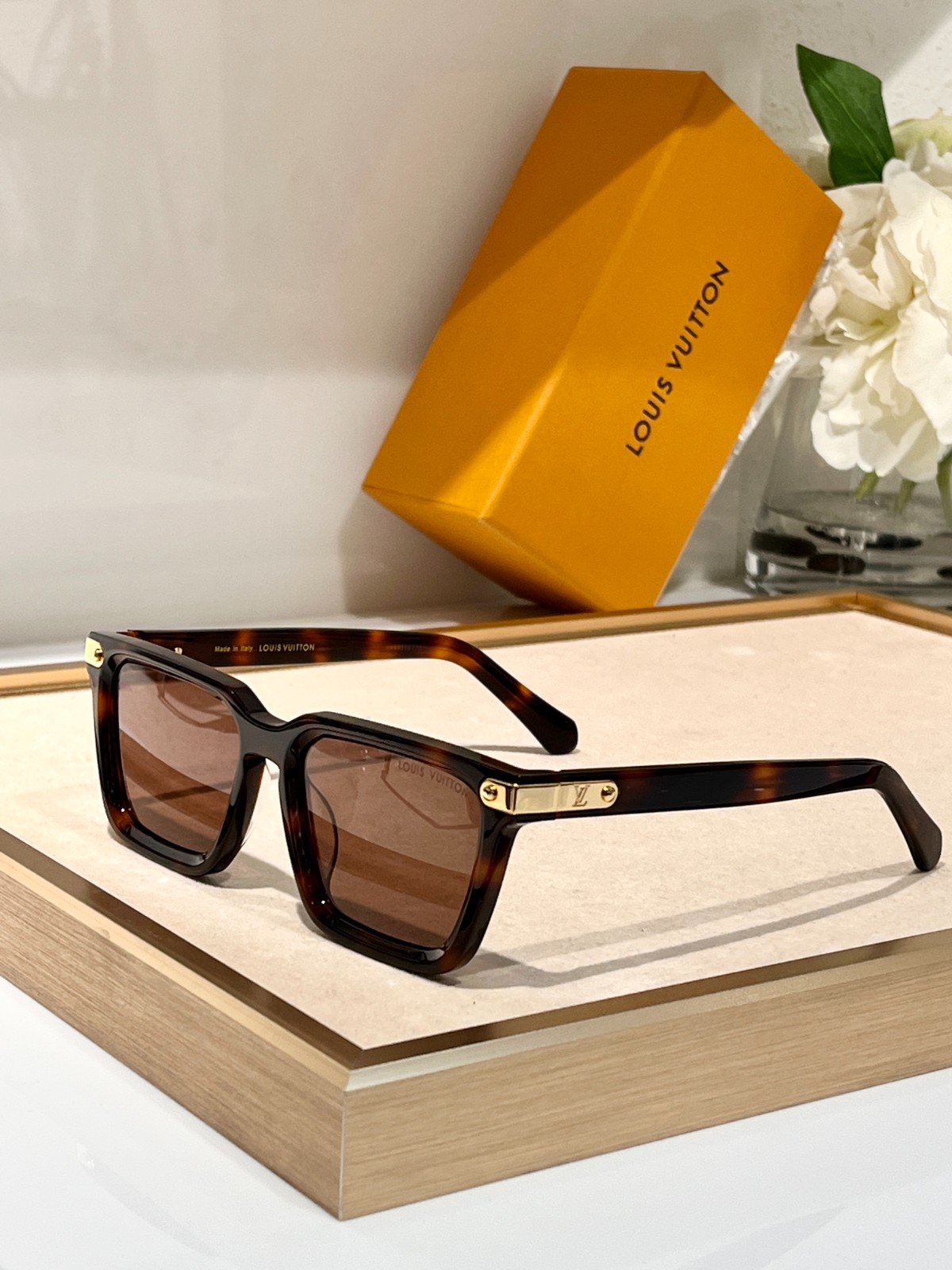 LV 02 glasses
