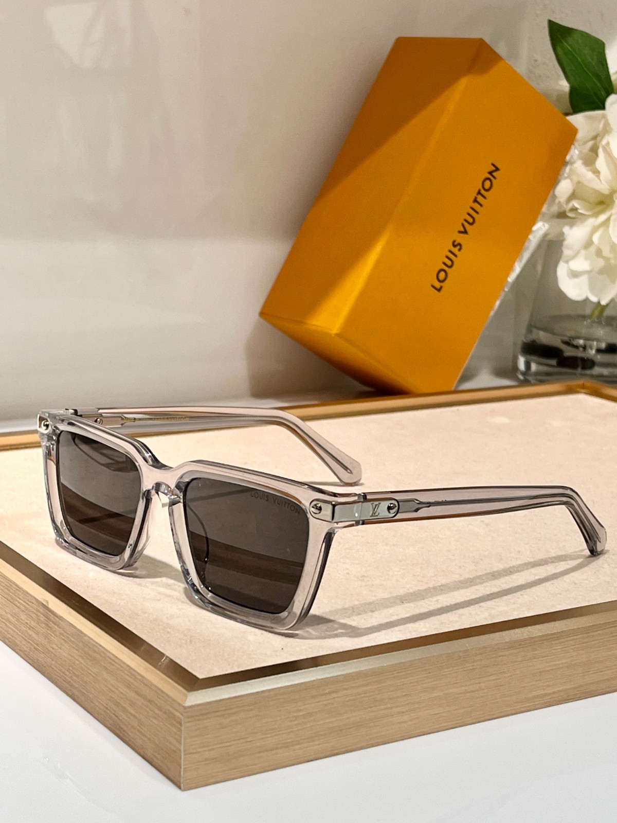 LV 02 glasses