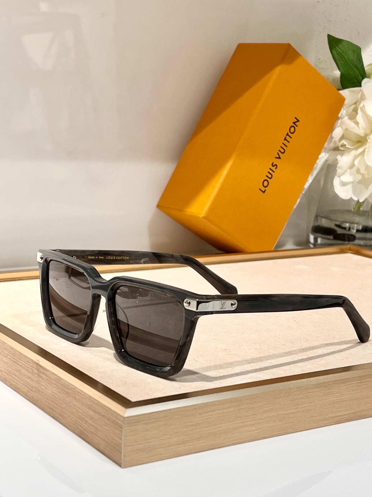 LV 02 glasses