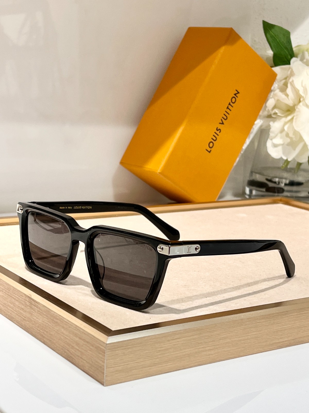 LV 02 glasses