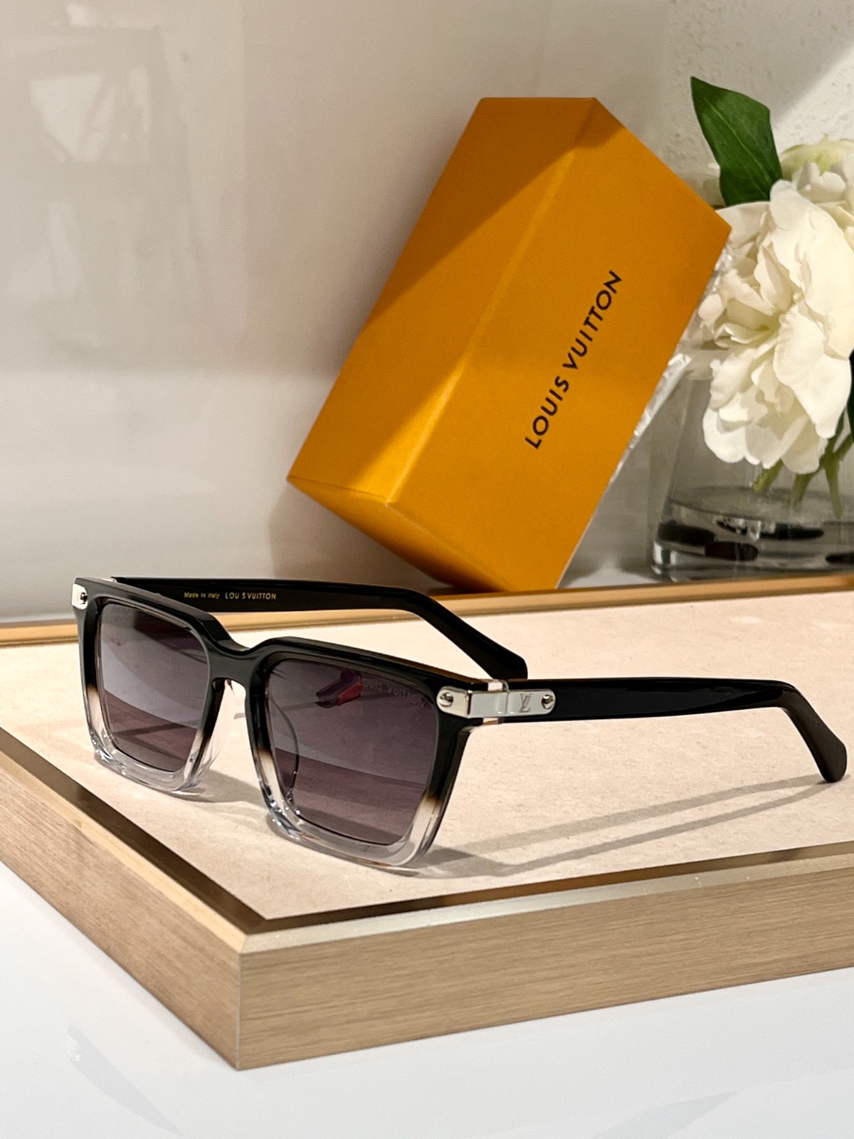 LV 02 glasses