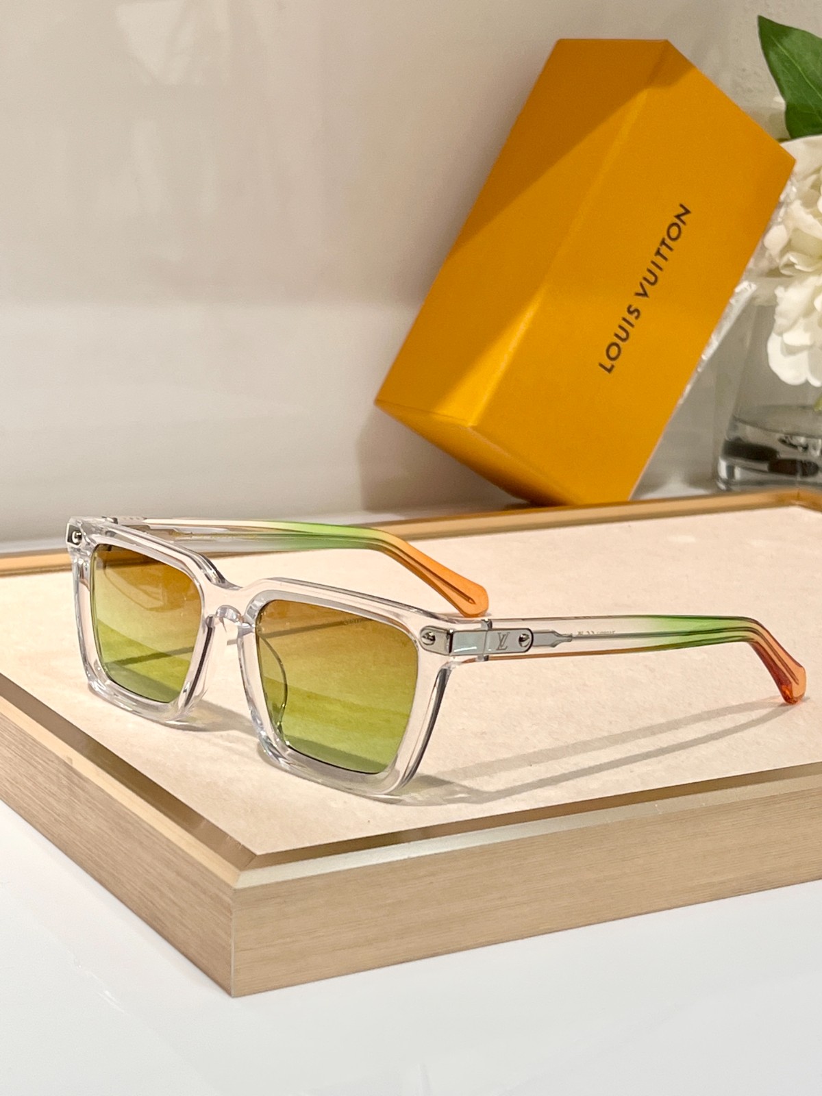LV 02 glasses