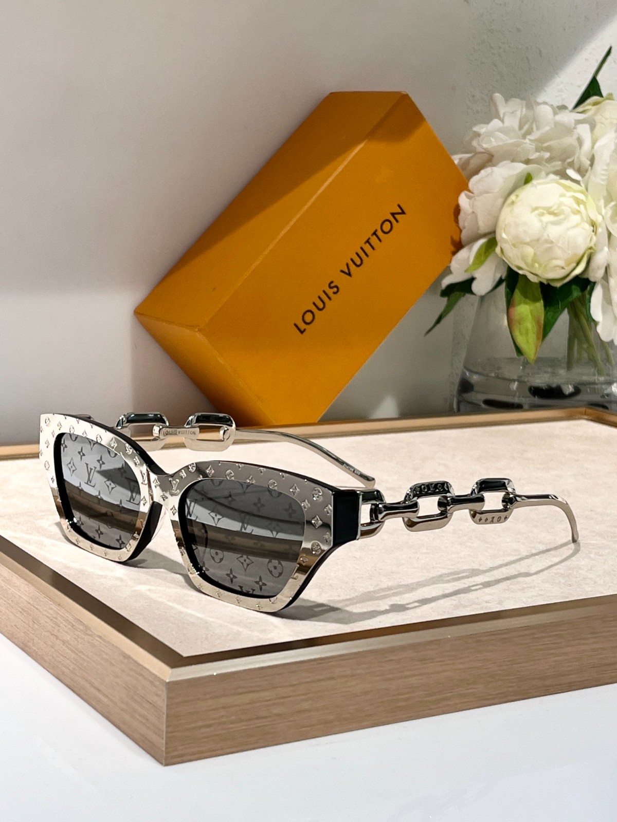 LV 02 glasses