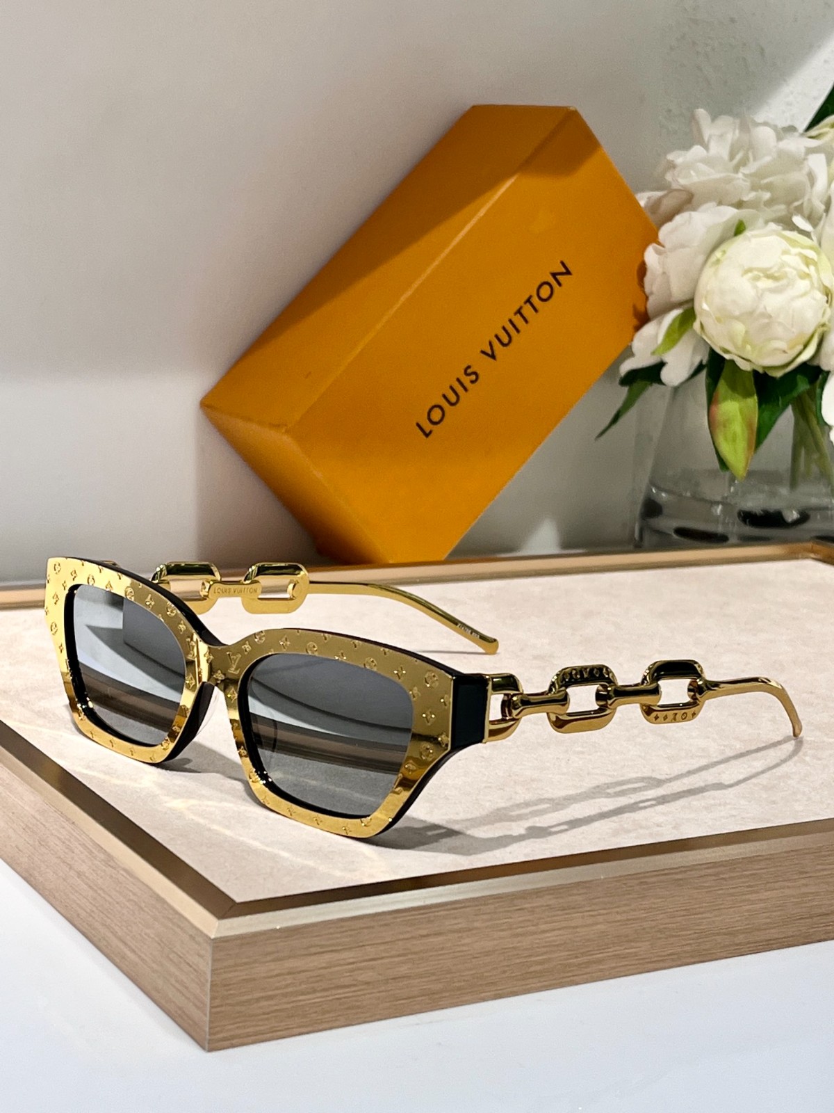 LV 02 glasses