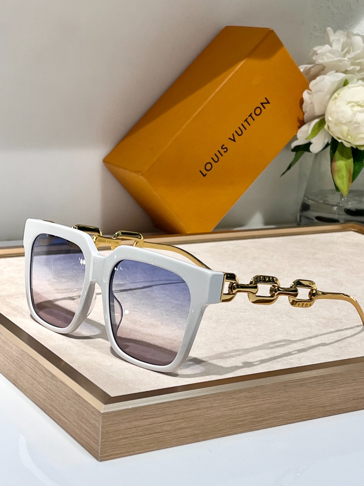 LV 02 glasses
