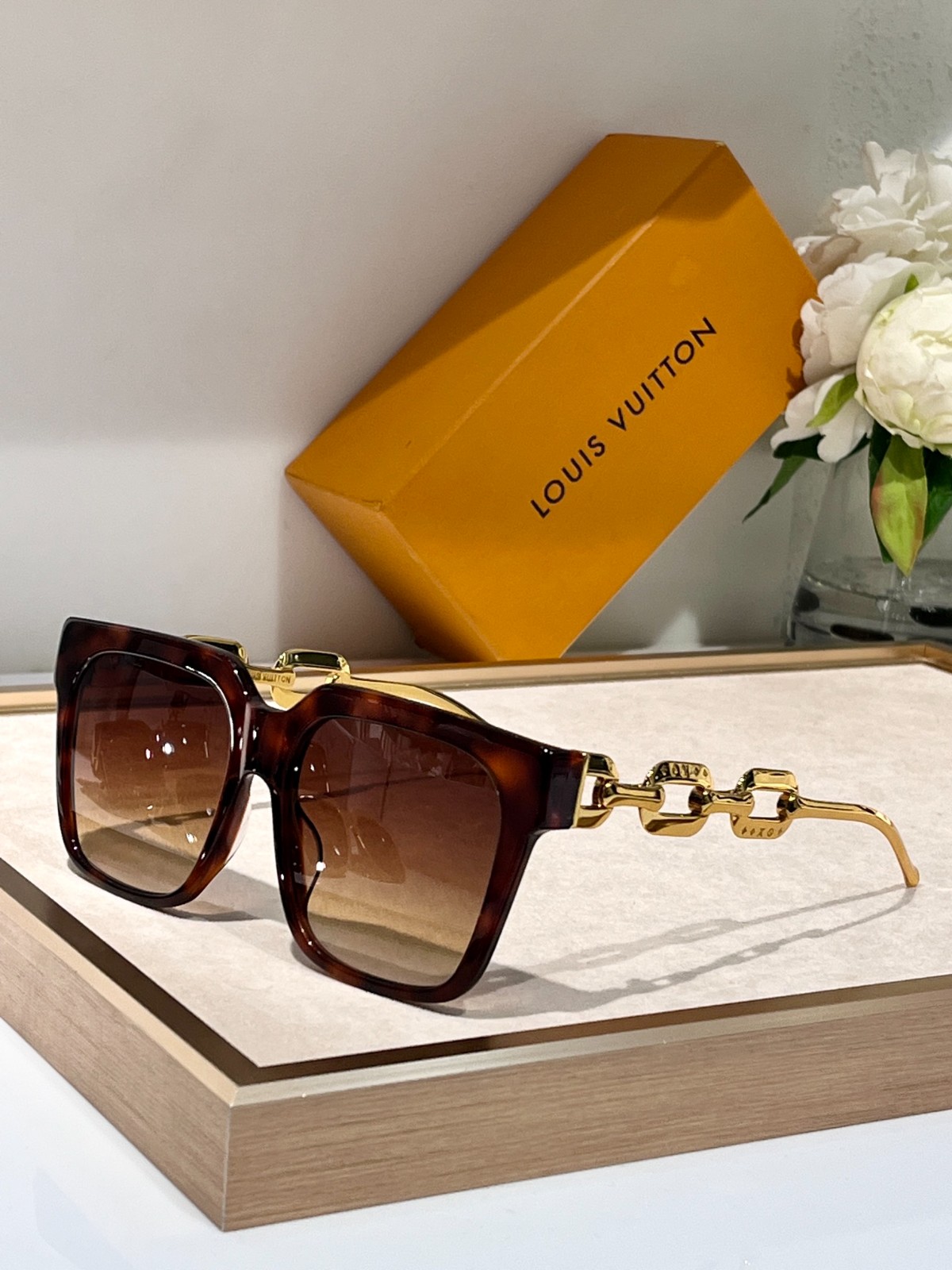 LV 02 glasses