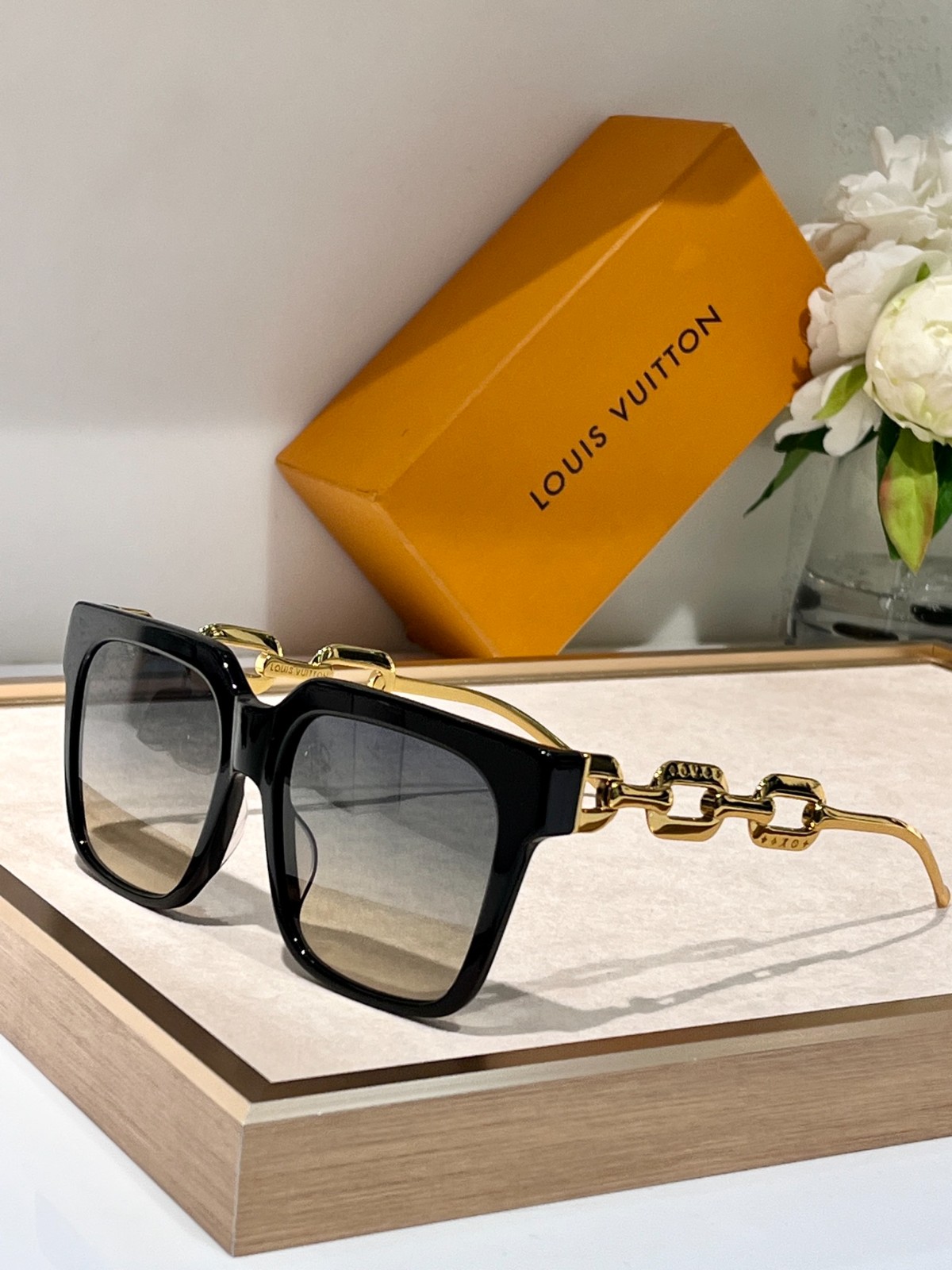LV 02 glasses