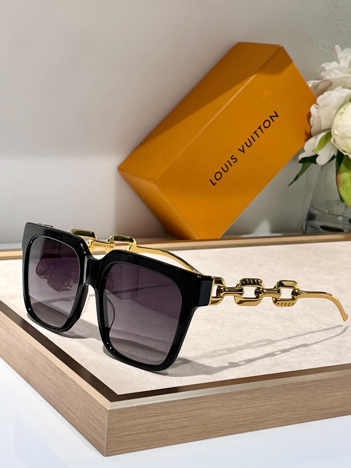 LV 02 glasses