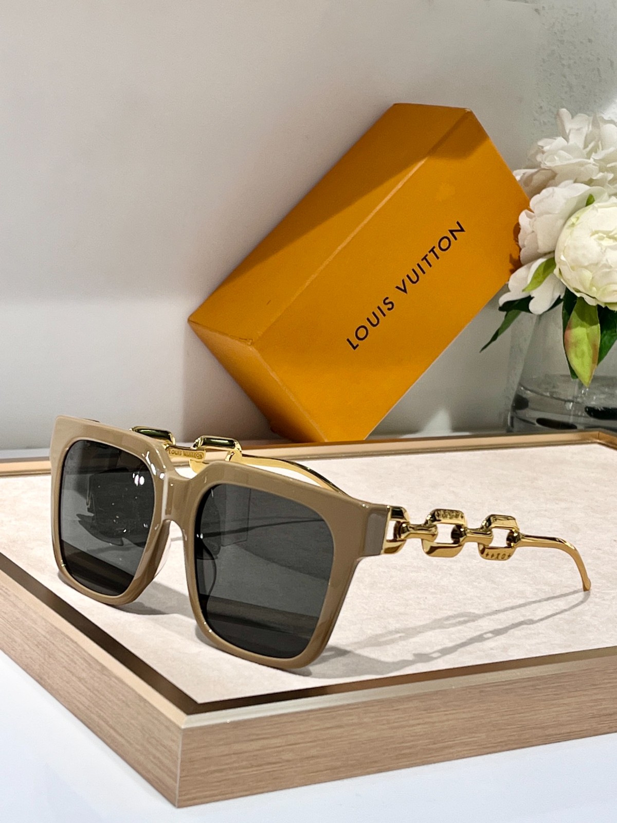 LV 02 glasses