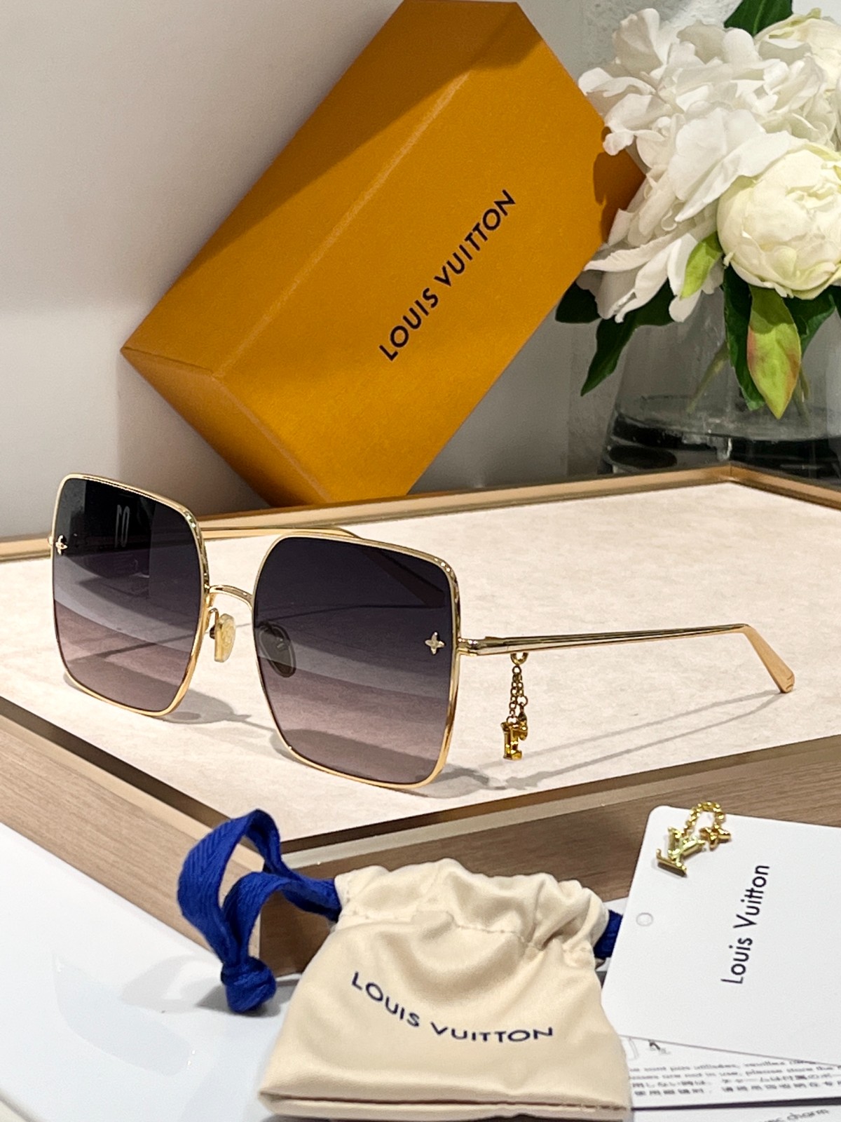 LV 02 glasses
