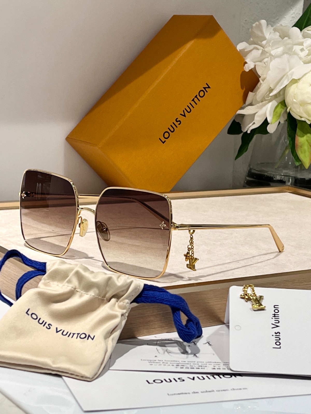 LV 02 glasses