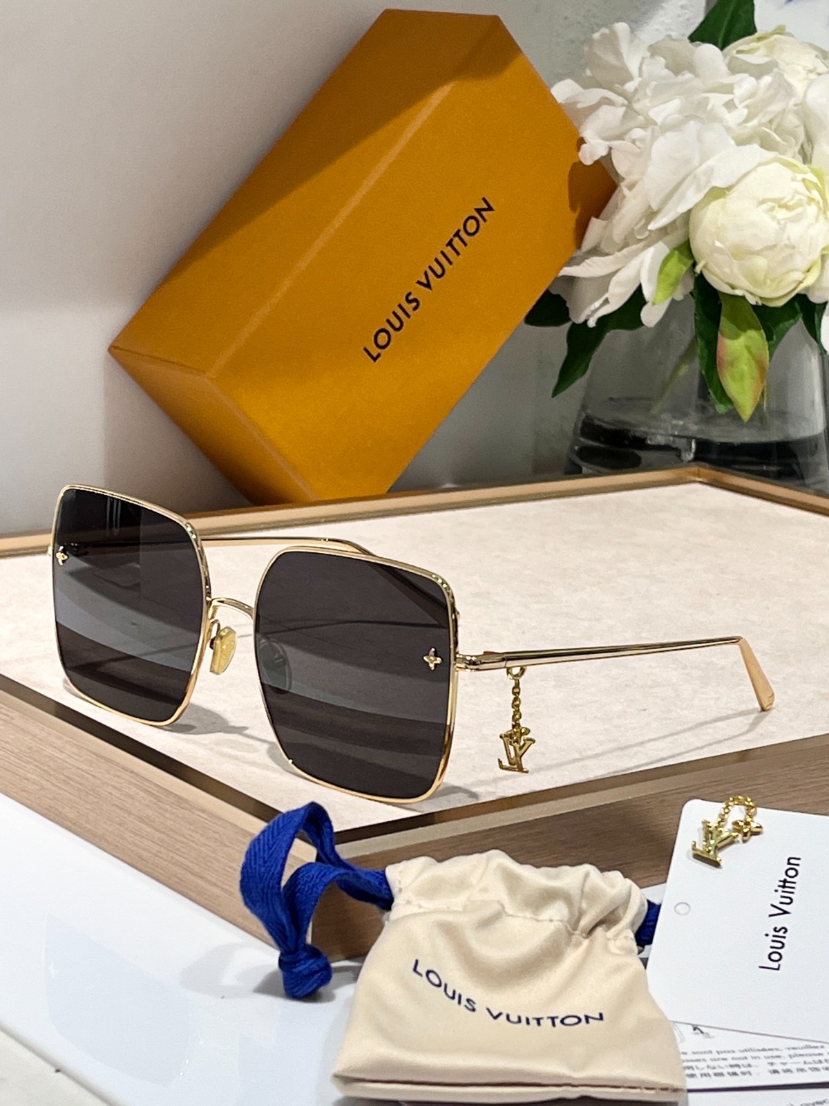 LV 02 glasses