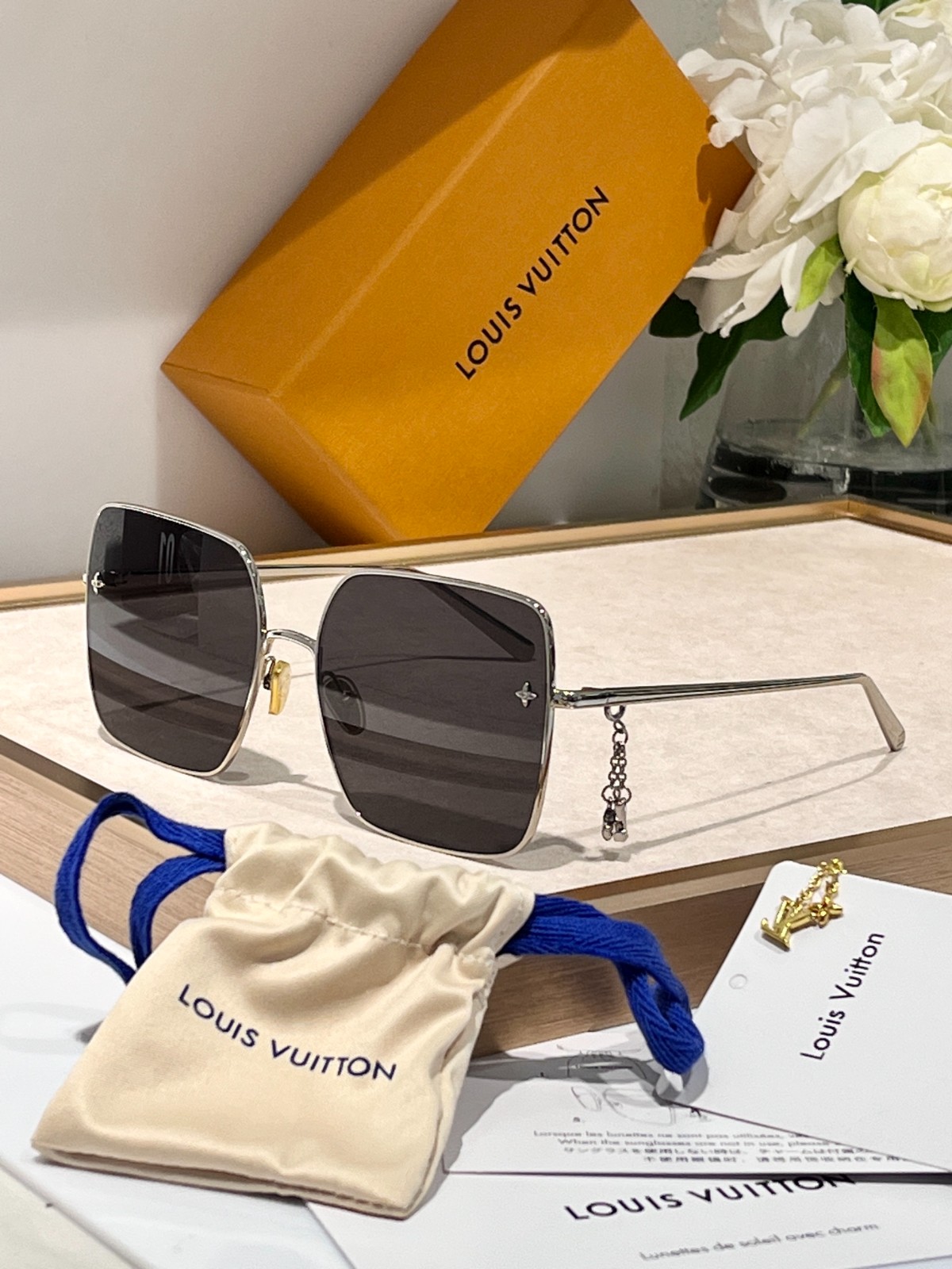 LV 02 glasses