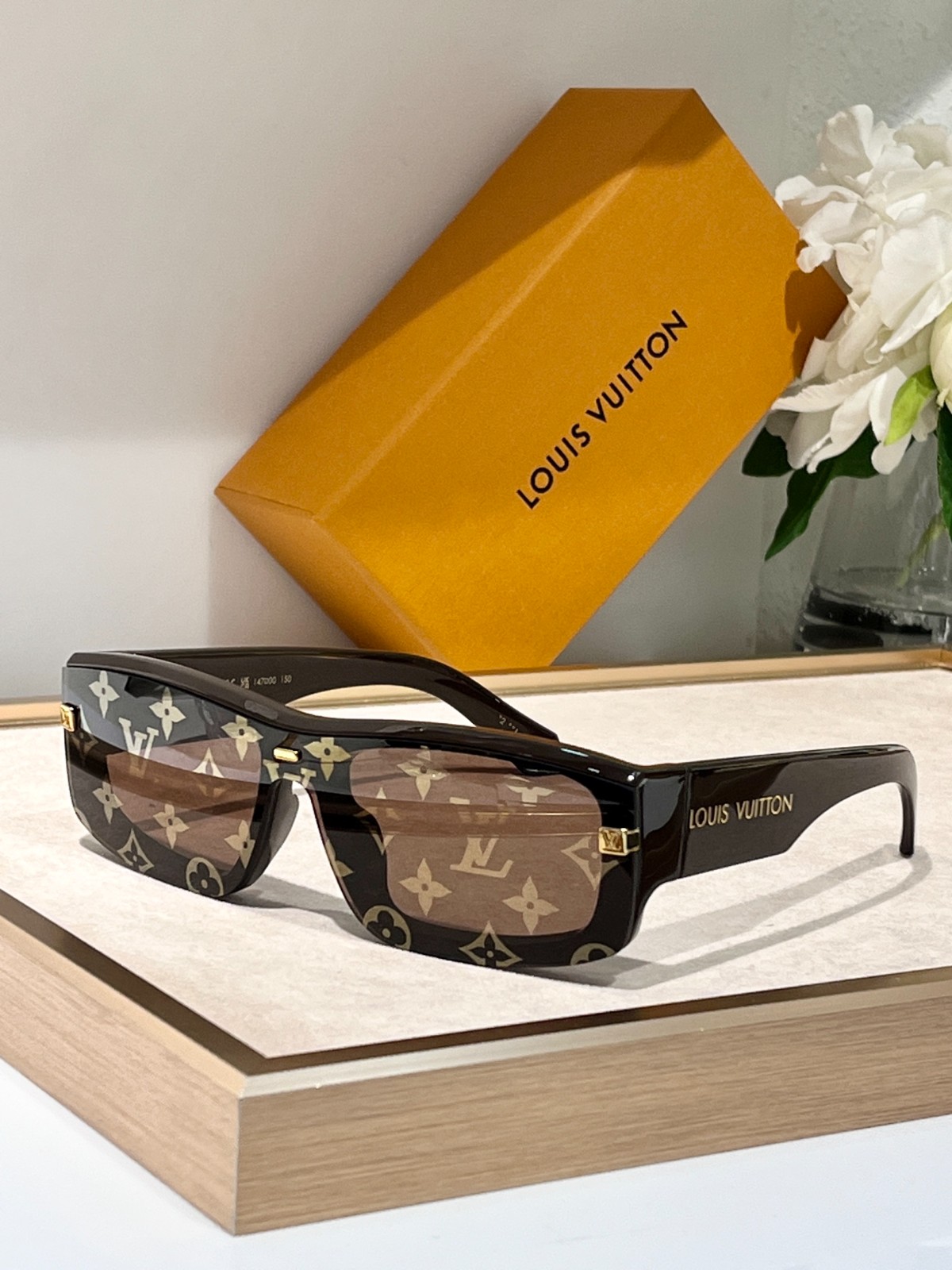 LV 02 glasses