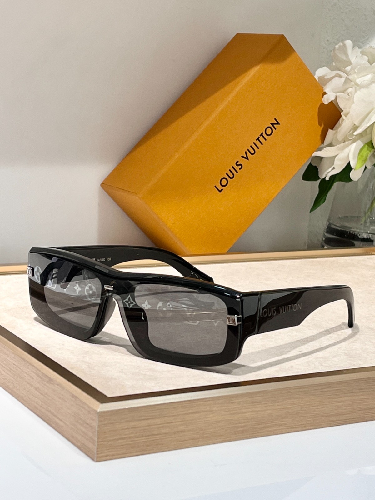LV 02 glasses