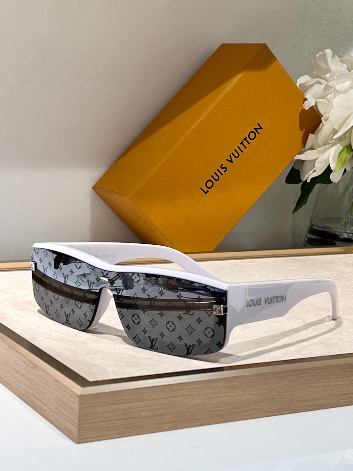 LV 02 glasses