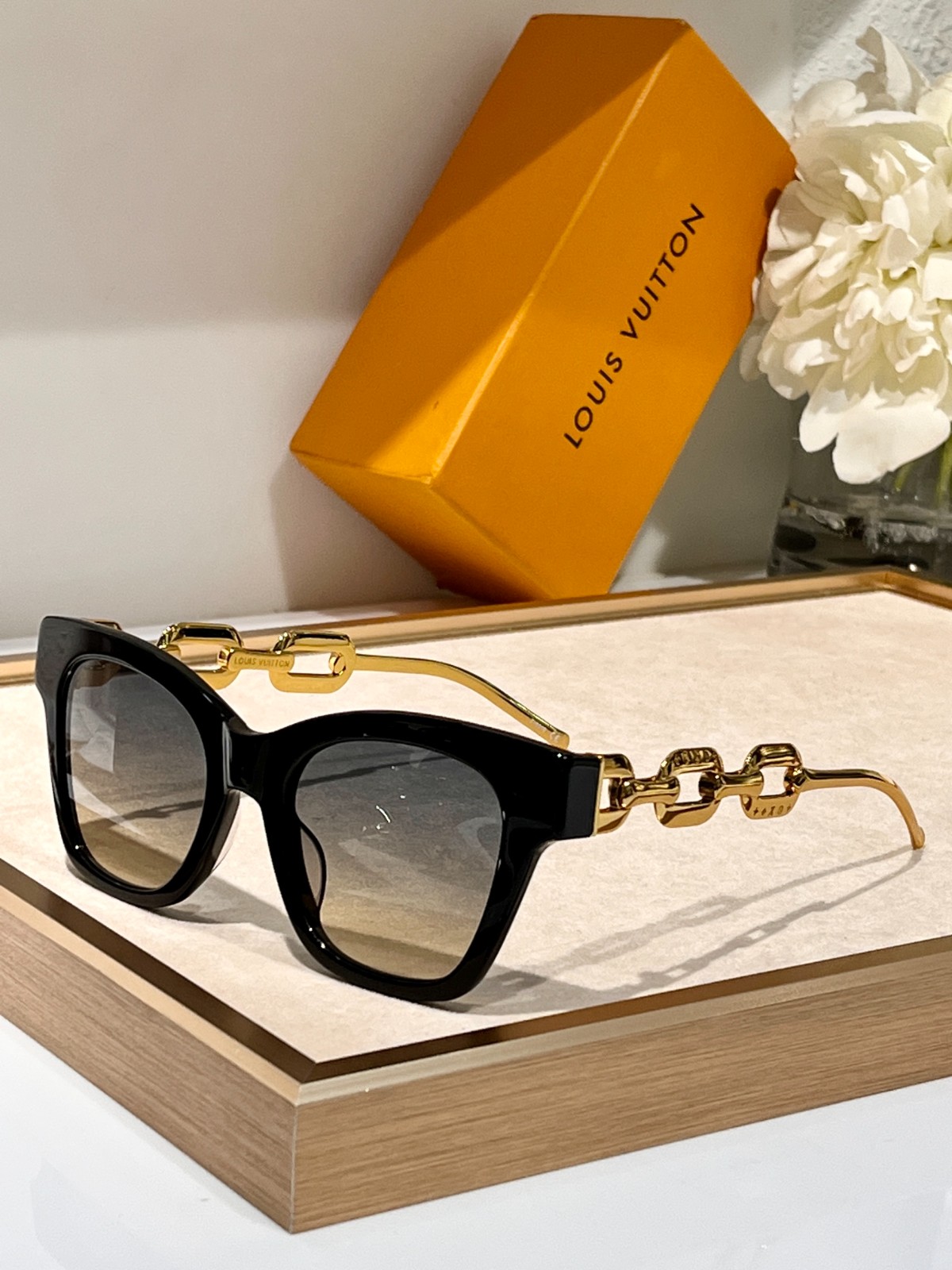 LV 02 glasses