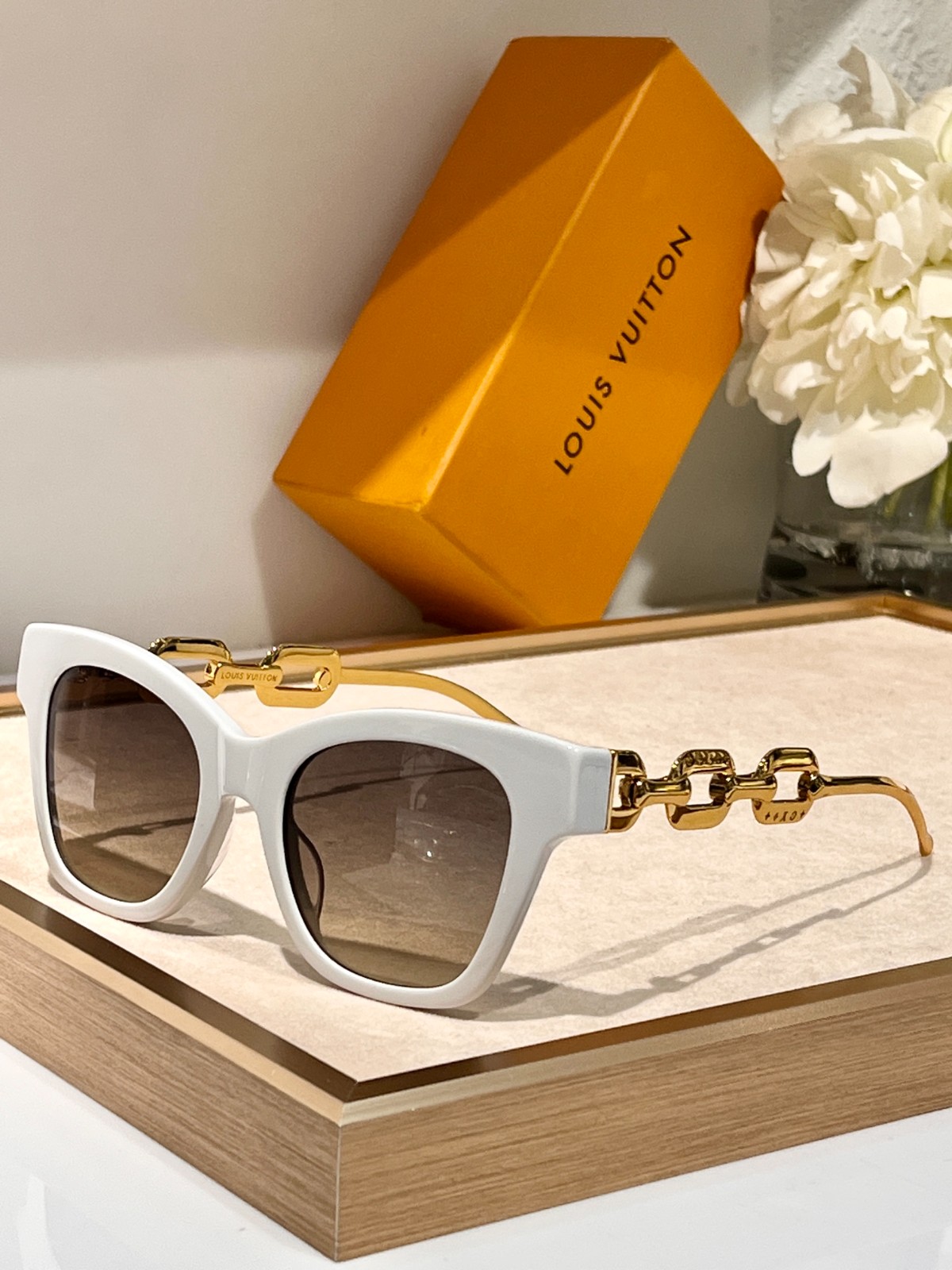 LV 02 glasses