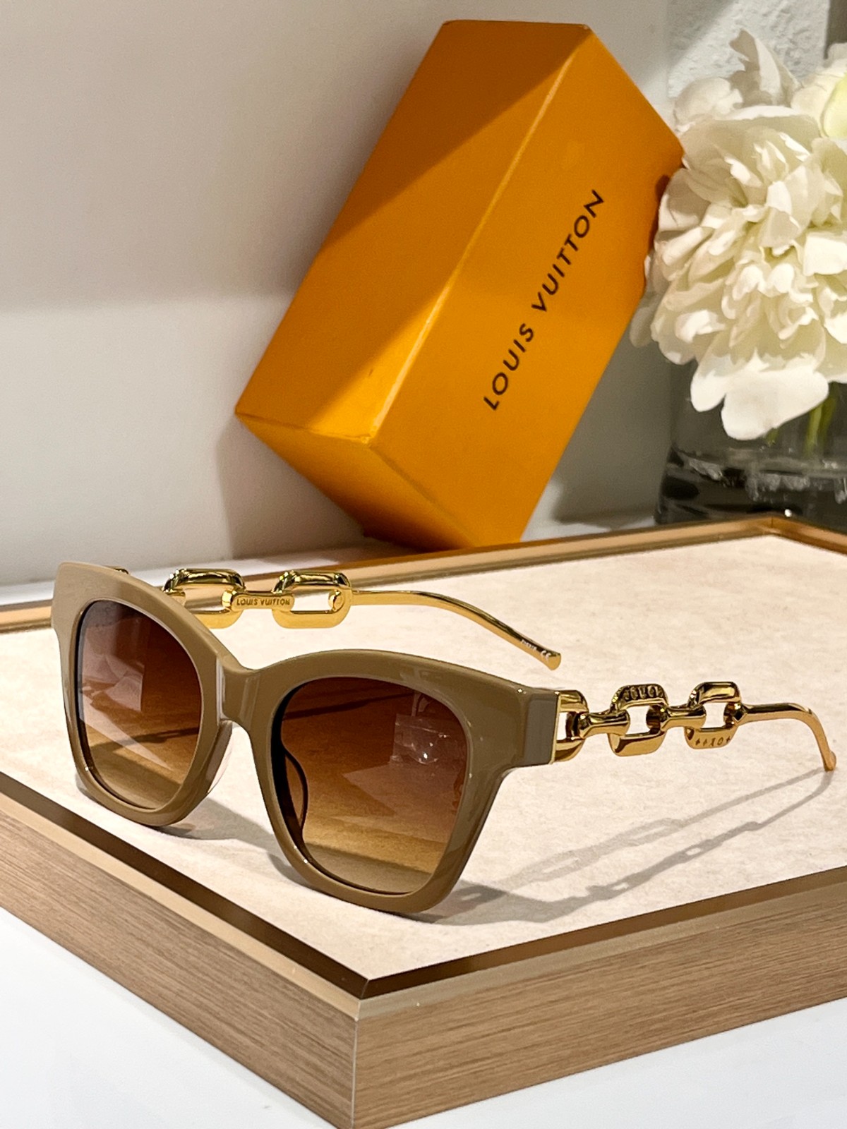 LV 02 glasses