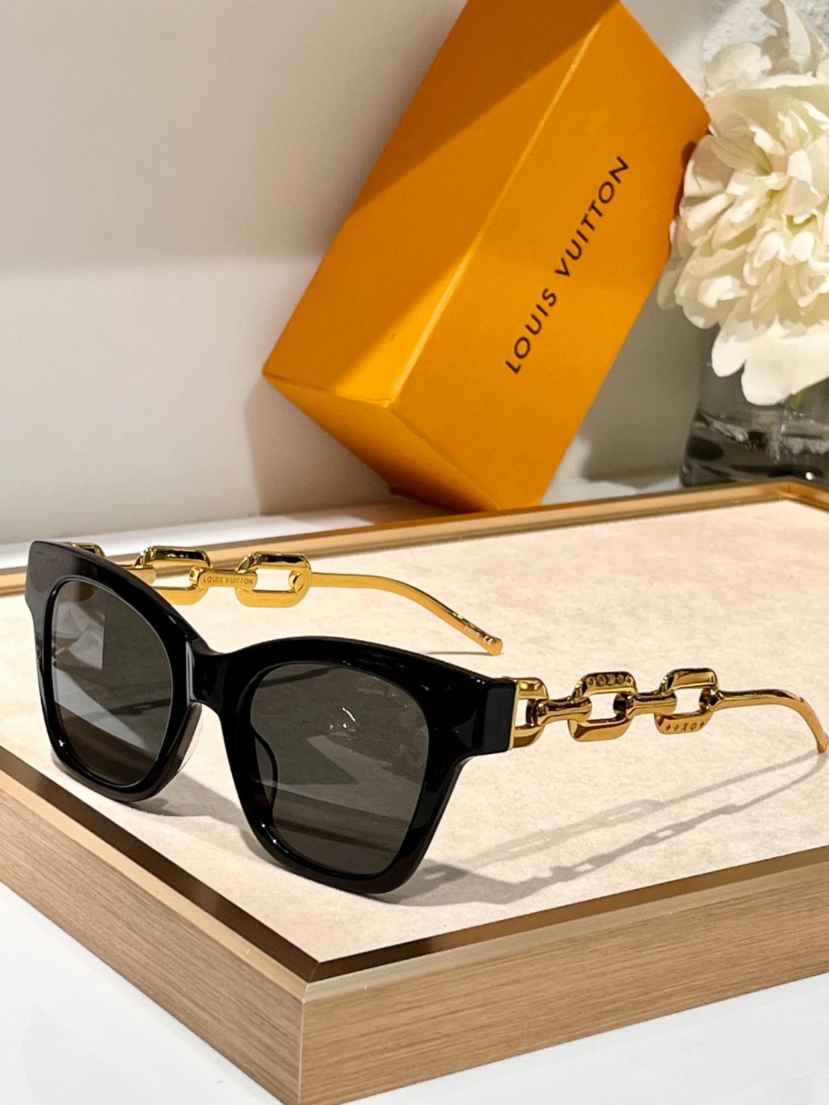 LV 02 glasses