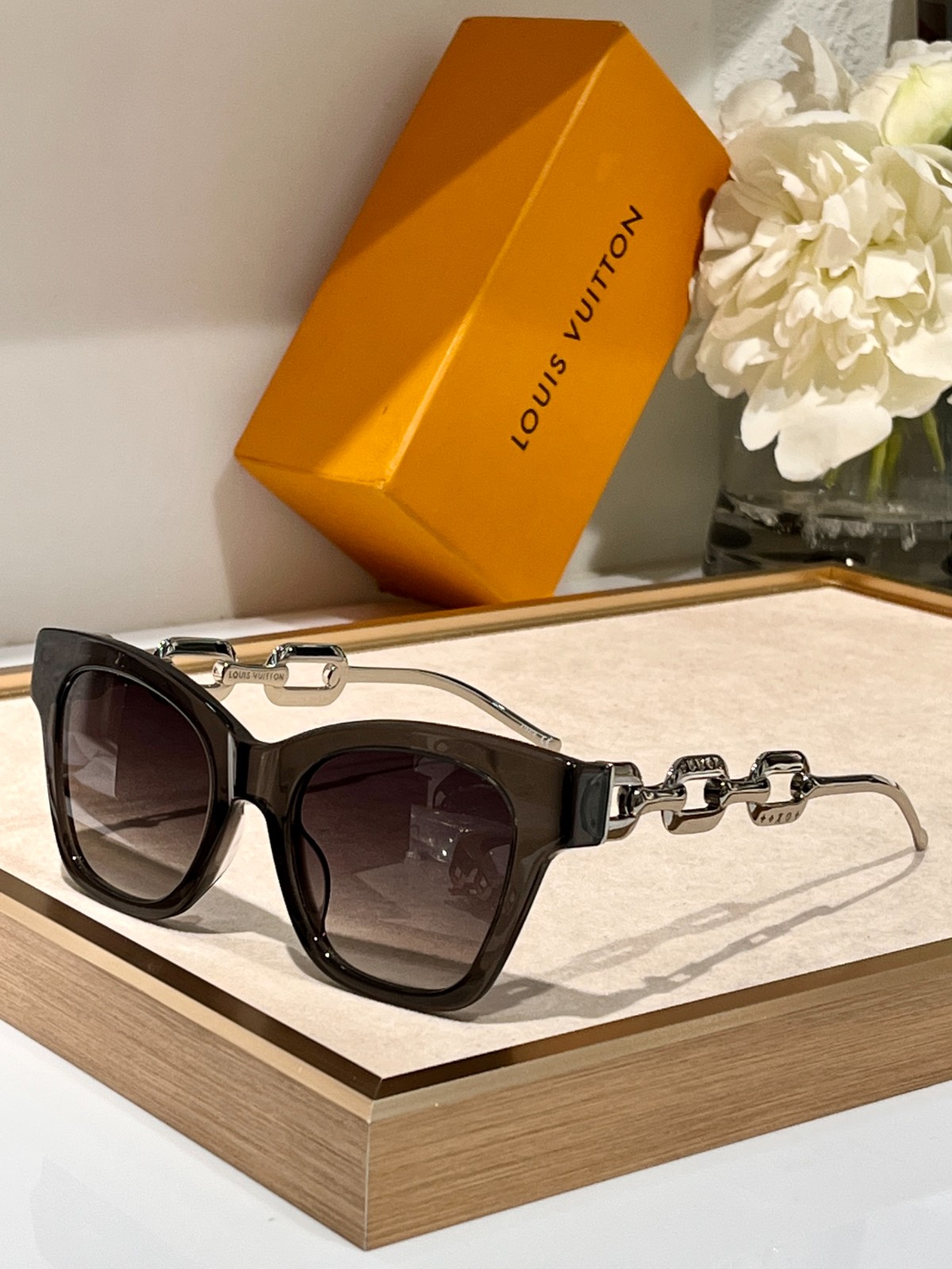 LV 02 glasses