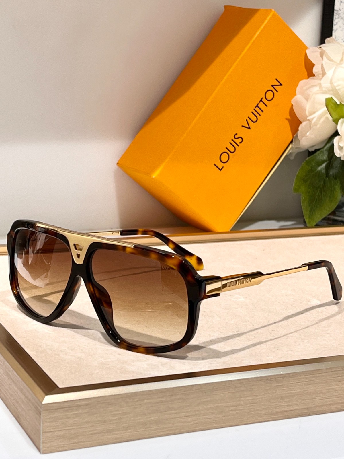 LV 02 glasses