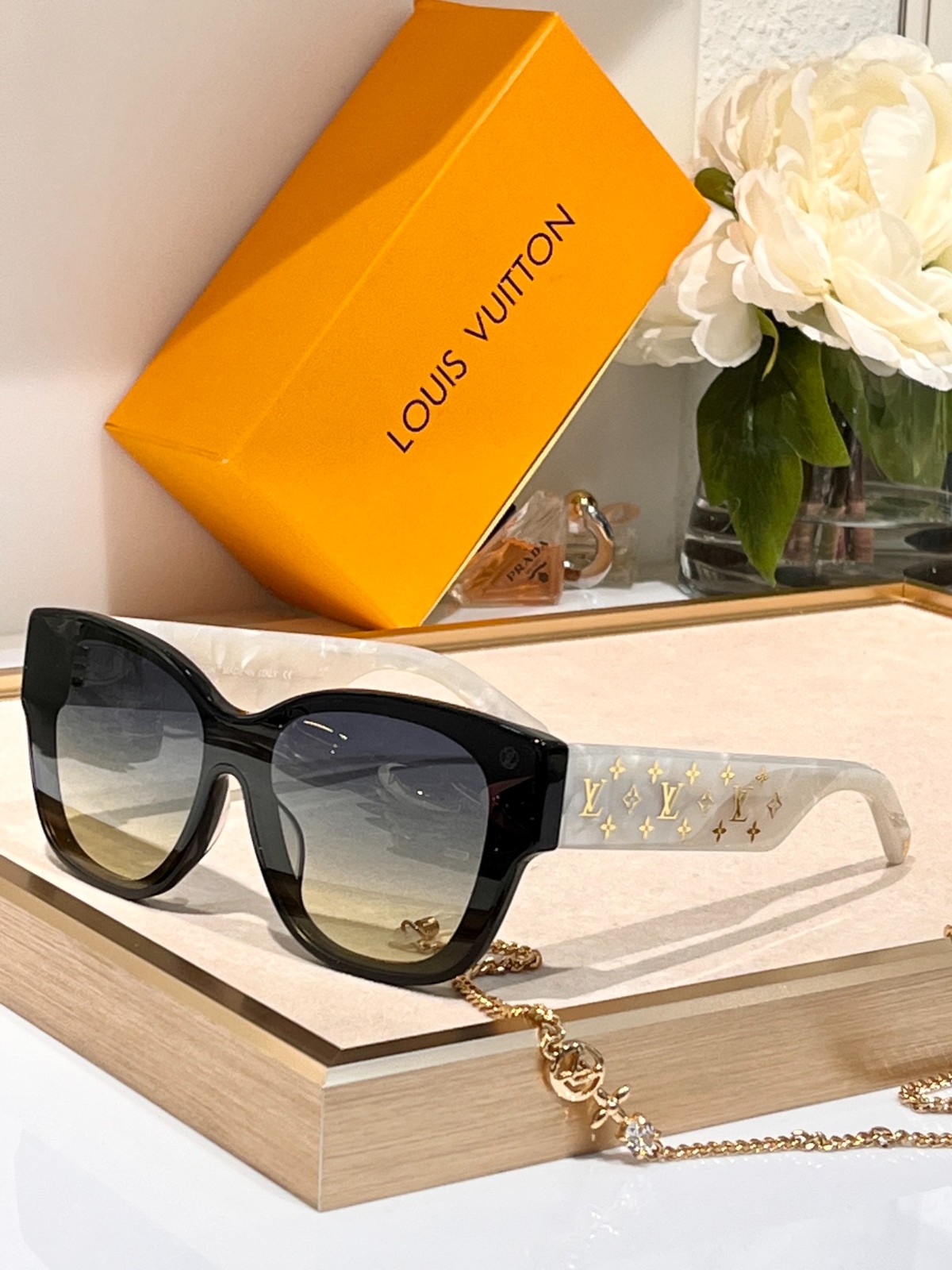 LV 02 glasses